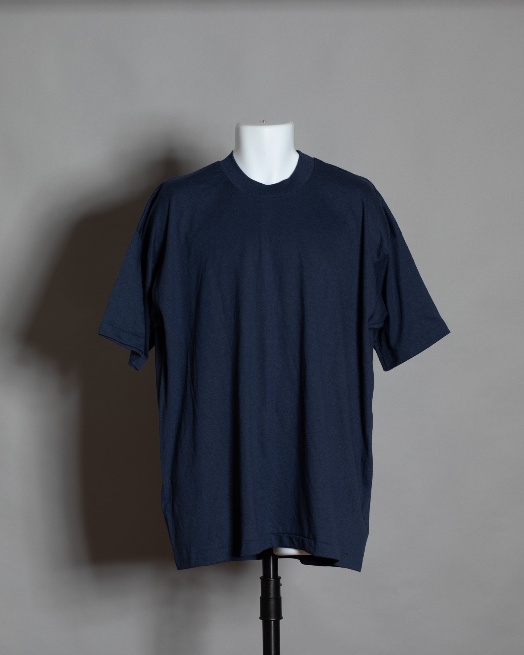 90Er 00Er Solid Navy Blue T-Shirt - Xxl von GreatWhiteVintage