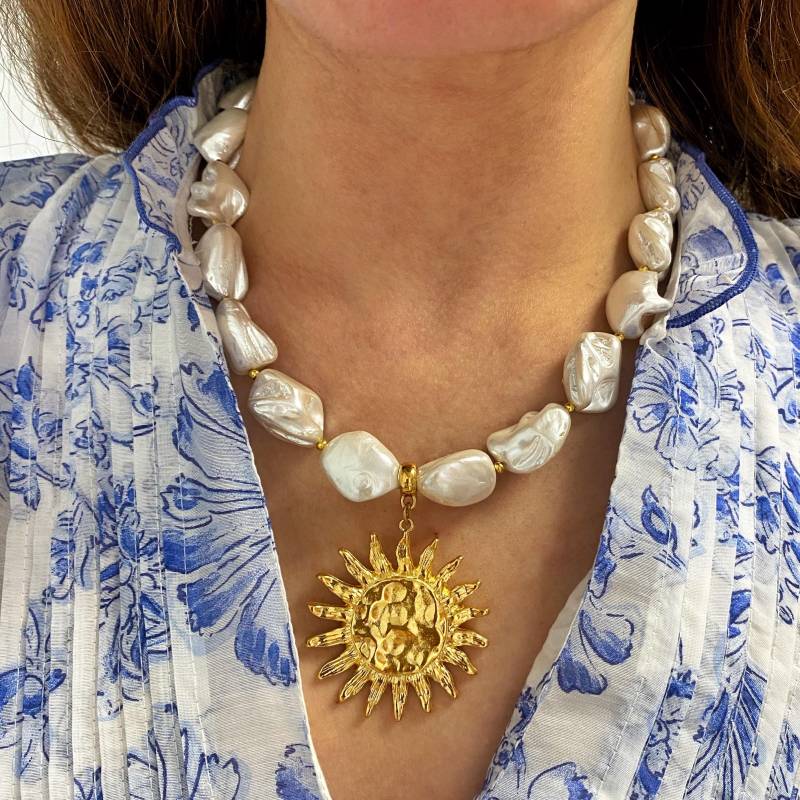 Chunky Shell Bead Sun Anhänger Halskette 24K Vergoldetes Zamak Chunky Shell Bead Sun Anhänger Halskette 24K Vergoldetes Zamak von Grecmuse