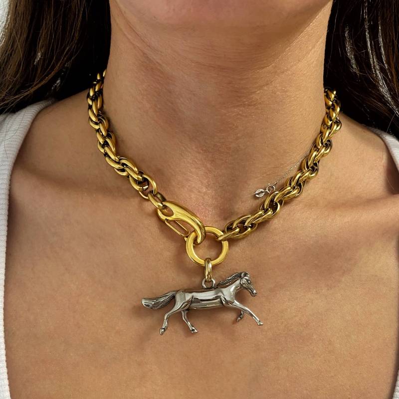 Chunky Horse Anhänger Halskette Mixed Metal Y2K Kette von Grecmuse
