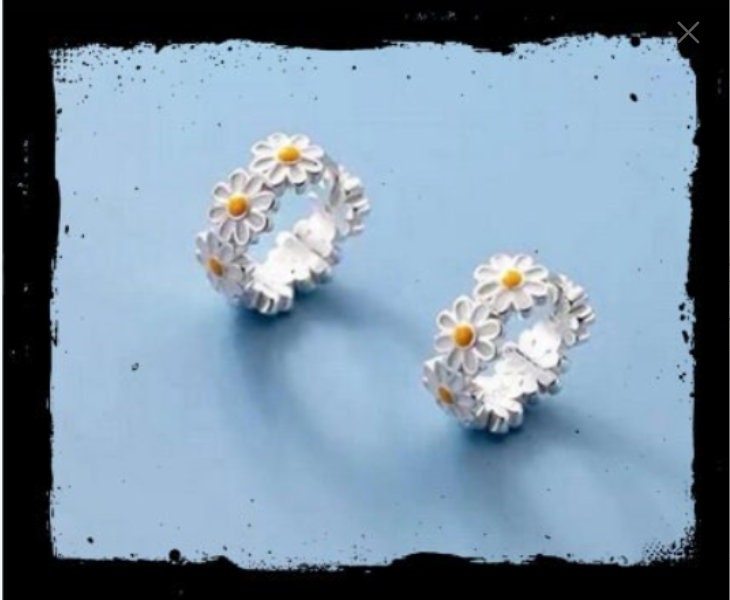 Versilbert Daisy Blume Hoop Ohrringe | Nickel Frei Ca 12mm von GreekArtCrafts