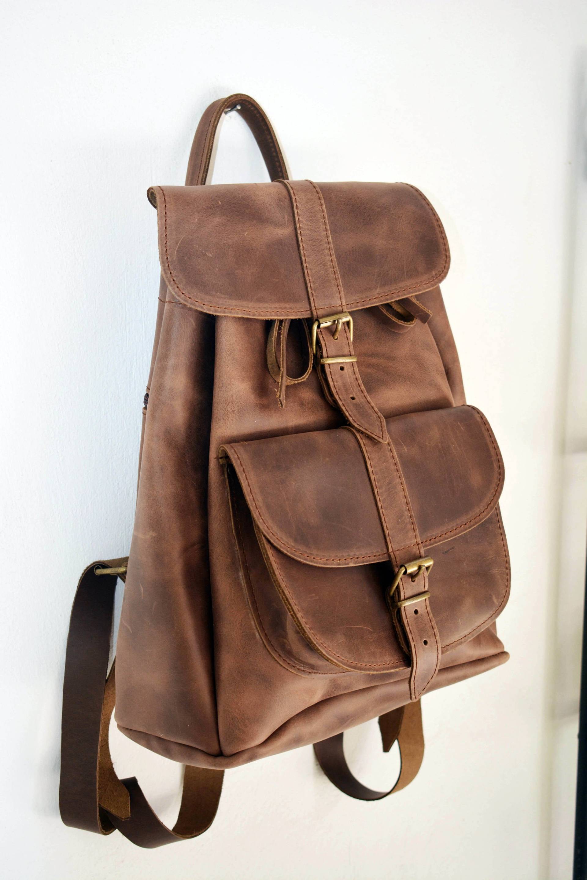 Brauner Lederrucksack Großer Distressed Vollrindleder, Handgefertigt in Griechenland von GreekGoddeSSandals