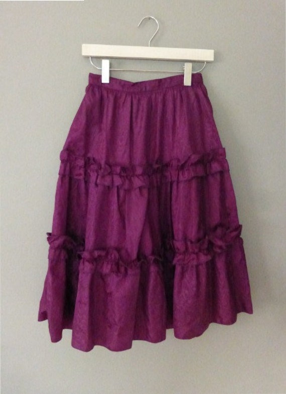 70Er Jahre Taft Rock. Xxs Größe. Hoch Taillierter Auberginefarbener Glänzender A-Linienrock, Hergestellt in Griechenland. in Einem Sehr Guten von GreekJasmin