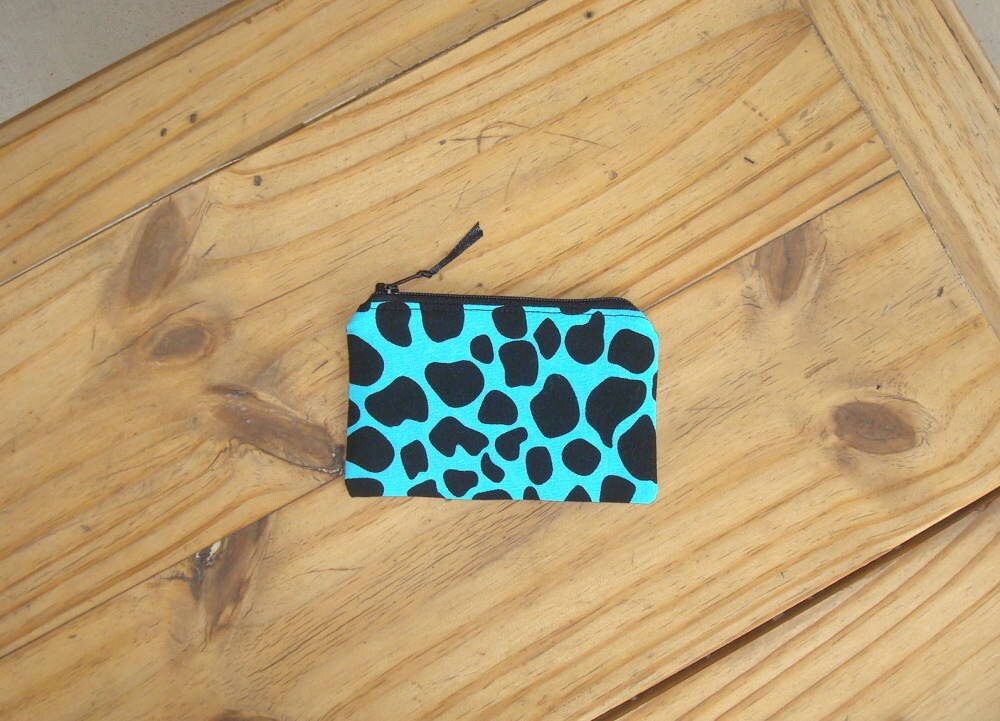 Giraffe Druck Auf Türkis Reißverschlusstasche - Kreditkartengröße von GreenBearCreations