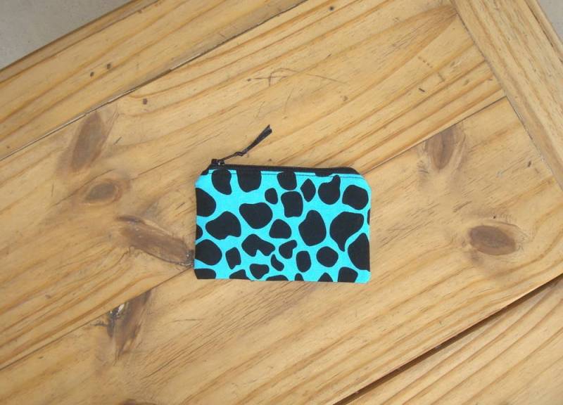 Giraffe Druck Auf Türkis Reißverschlusstasche - Kreditkartengröße von GreenBearCreations