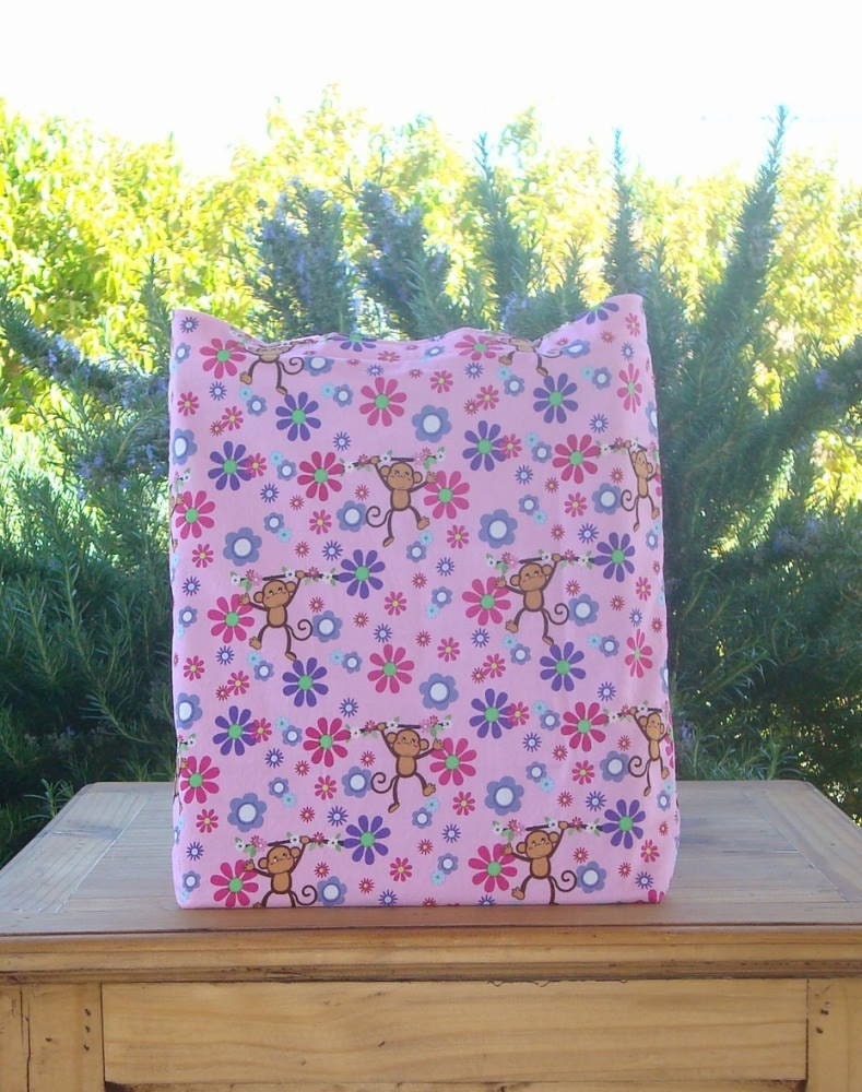 Lil' Monkey Hangin " Um Mit Blumen-Mädchen Reversible Tasche von GreenBearCreations