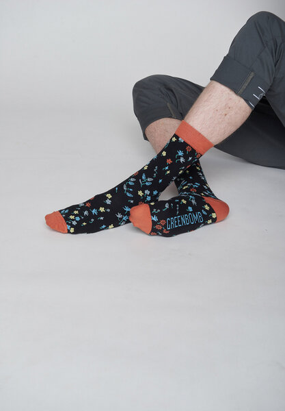 GREENBOMB Nature Flower Meadow - Socken für Unisex von GreenBomb