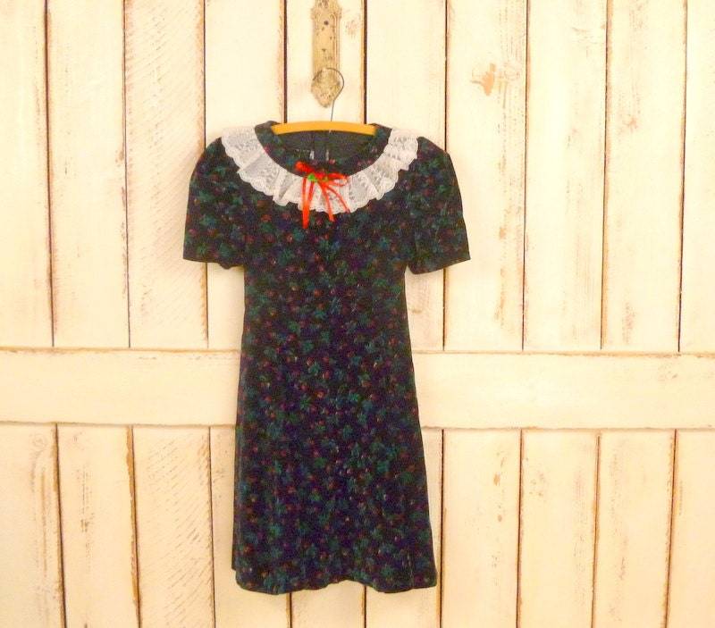 Mädchen Vintage Schwarz Samt Floral Rüschen Spitzenkleid von GreenCanyonTradingCo