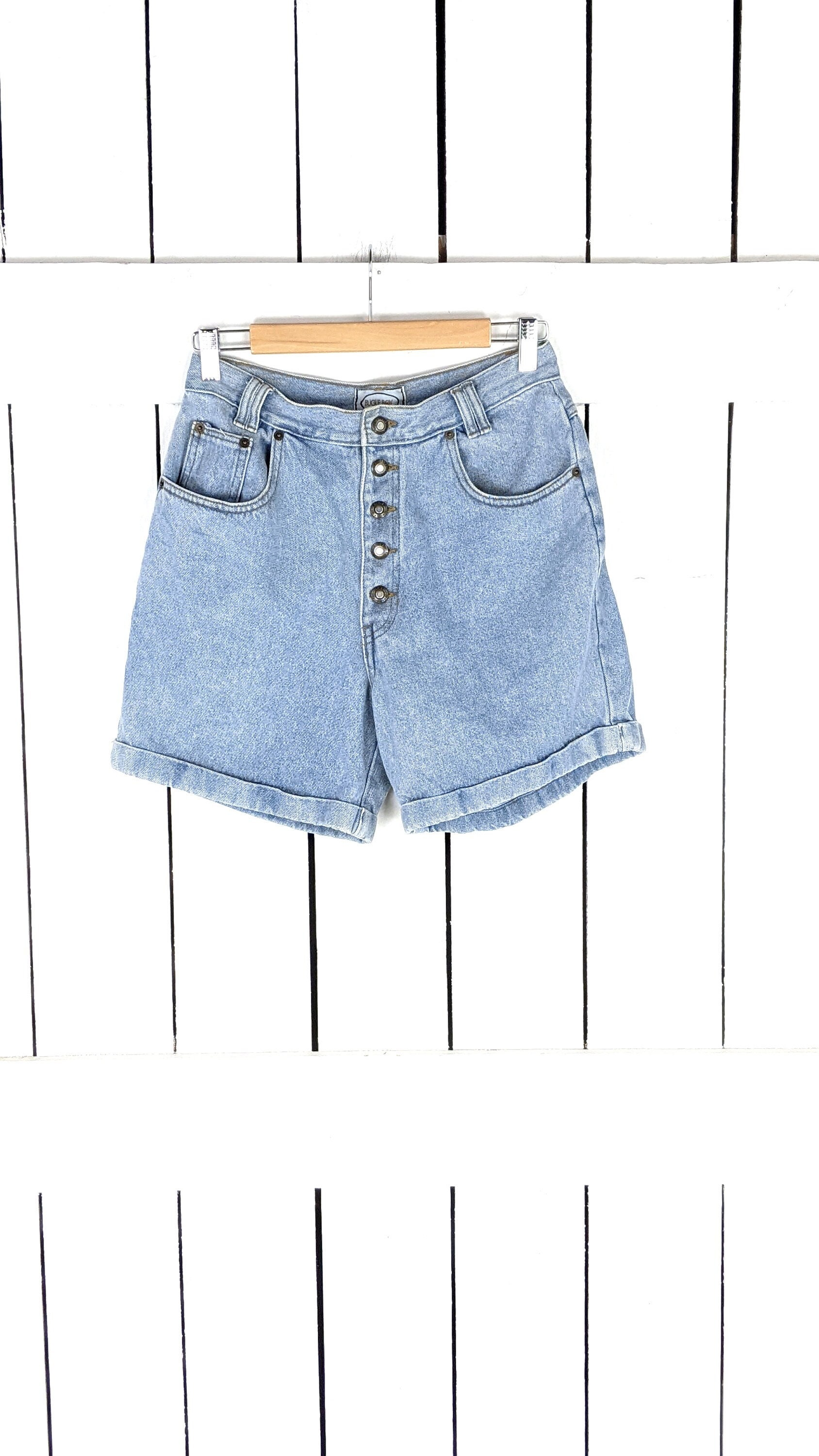 Vintage Bugle Boy Für Sie Hoch Tailliert Hellblau Knopf Unten Manschetten Jeans Shorts von GreenCanyonTradingCo