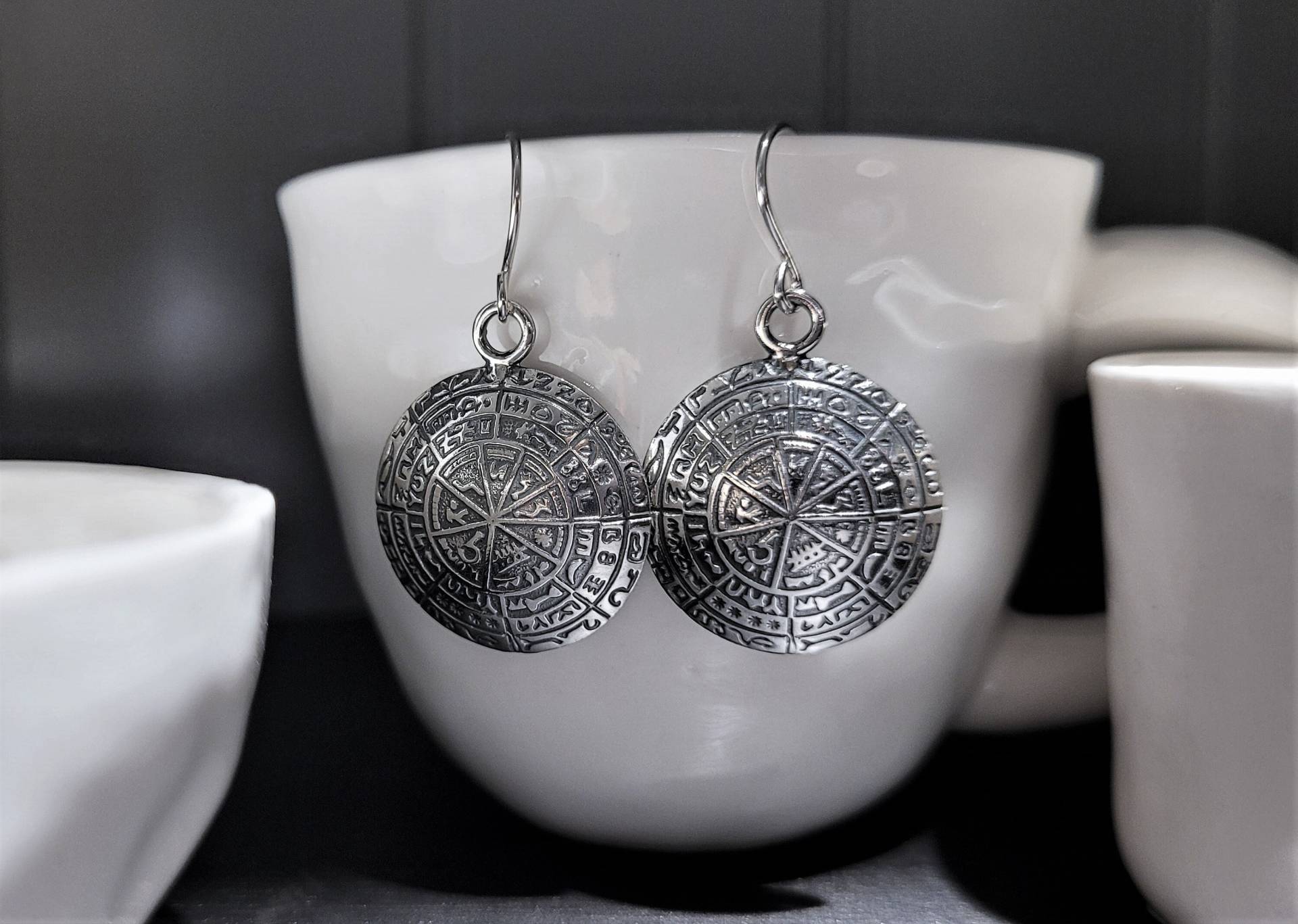 925 Silber Runde Baumeln-Ohrringe Mit Keilschrift-Druck - Keil-Druck-Verzierungsohrringe Für Frauen Alte Ohrringe von GreenCoastJewelry