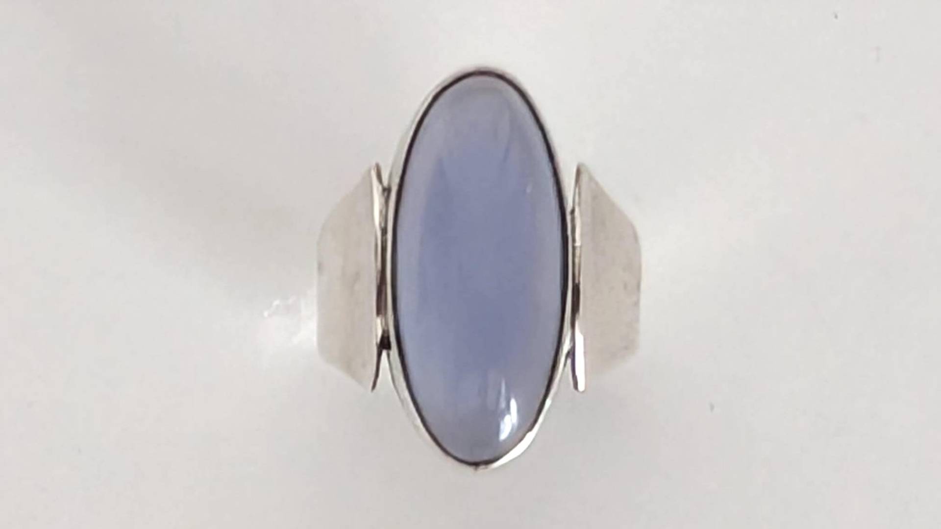 Blauer Chalcedon Und Silber Mid Century Ring Deutsche Punze 800 Ahb von GreenHorseCollection