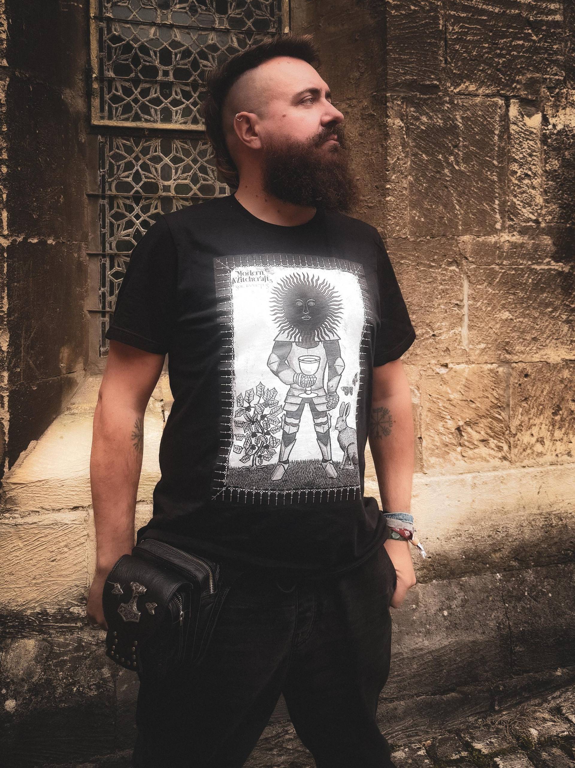 Premium Unisex Crewneck T-Shirt "Sun Knight" Premium Unisex Crewneck T-Shirt "Sun Knight" von GreenJedi