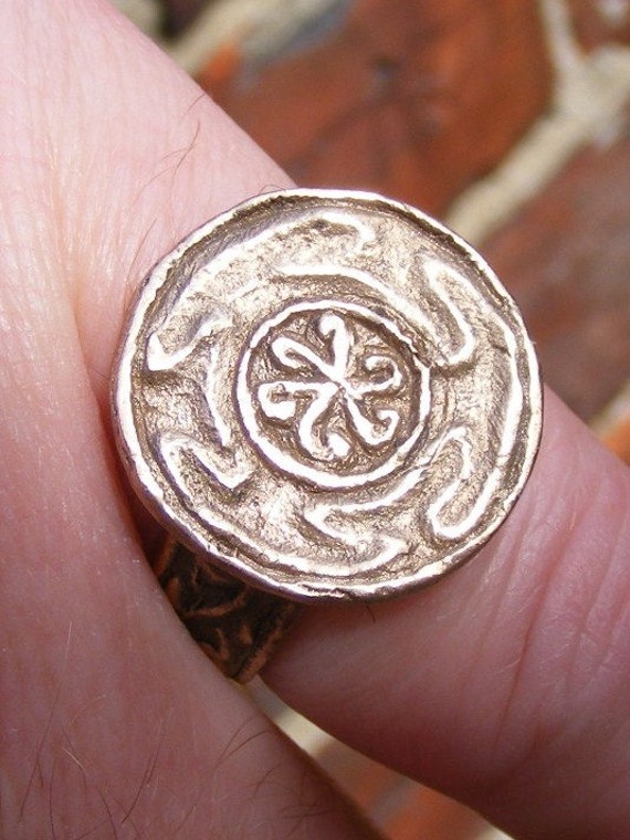 Hekate's Wheel Bronze Ring Fragen Sie Vor Dem Kauf Nach Der Verfügbarkeit Hekate's Wheel Bronze Ring Fragen Sie Vor Dem Kauf Nach Der Verfügbarkeit von GreenManJewellery