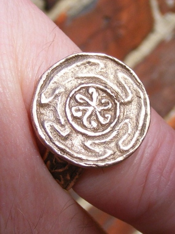 Hekate's Wheel Bronze Ring Fragen Sie Vor Dem Kauf Nach Der Verfügbarkeit Hekate's Wheel Bronze Ring Fragen Sie Vor Dem Kauf Nach Der Verfügbarkeit von GreenManJewellery