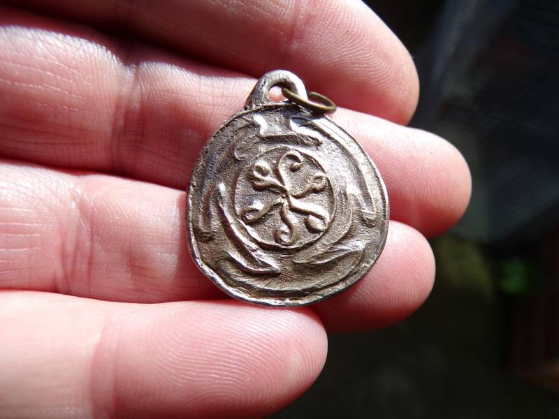 Hekates Rad Bronze Anhänger Hekates Rad Bronze Anhänger von GreenManJewellery
