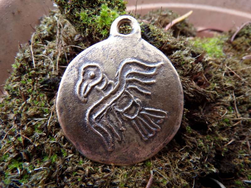Wikinger Mond Rabe Bronze Anhänger von GreenManJewellery