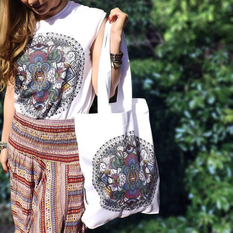 Fairtrade Bio-Köpertasche in Der Farbe Weiß. Mandala Design "Psychedelisch' von GreenMoonDesigns