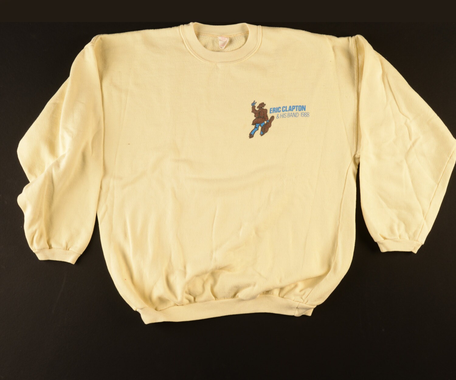 Eric Clapton & His Band 1988 Langarm Butter Gelb Sweatshirt, Sehr Guten Bis Zustand, Größe M-L Guter Zustand Eric Clapton & His Band 1988 Langarm Butter Gelb Sweatshirt, Sehr Guten Bis Zustand, Größe M-L Guter Zustand von GreenRoomBandMerch