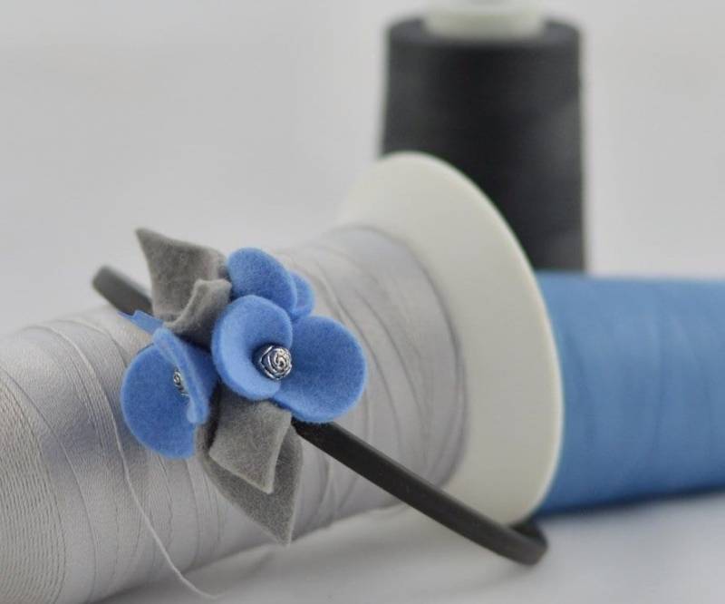 Haarband - Filzblumen Hellblau Mit Grau von GreenSheepPL