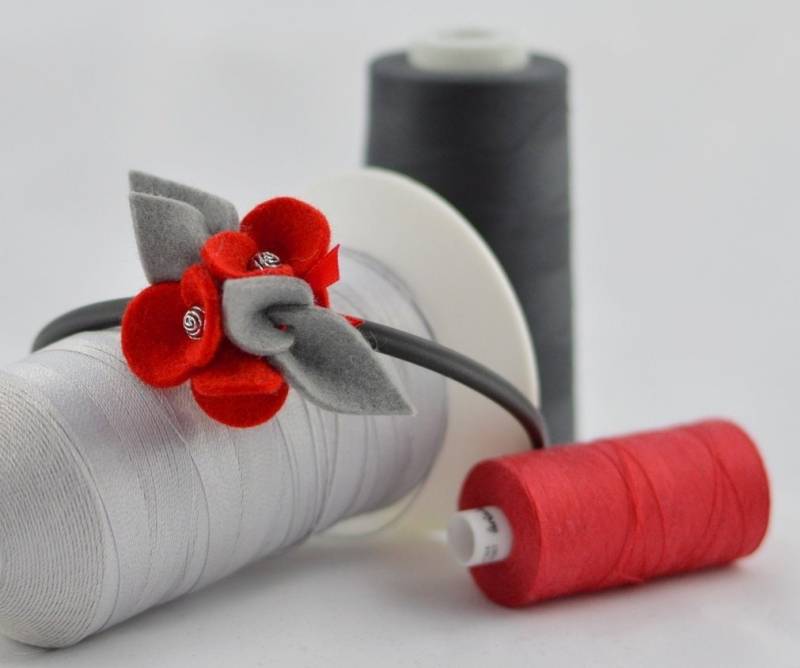 Haarband - Filzblumen Rot Mit Grau Haarband - Filzblumen Rot Mit Grau von GreenSheepPL