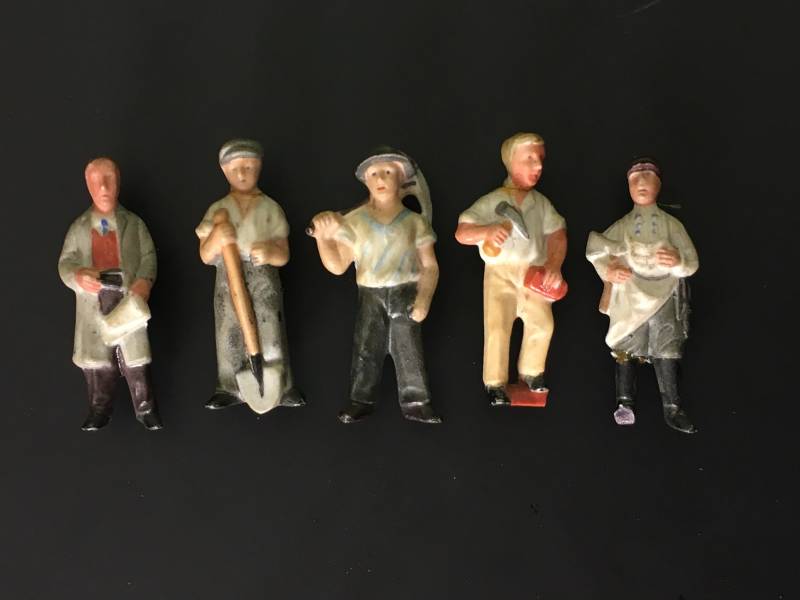 1930Er Bisque-Workmen Brooches 1930Er Bisque-Workmen Brooches von Greenbanks
