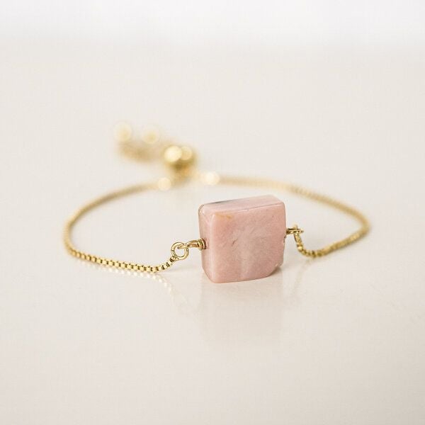 Greencult Vergoldetes Messing Armband mit Pinkopal von Greencult