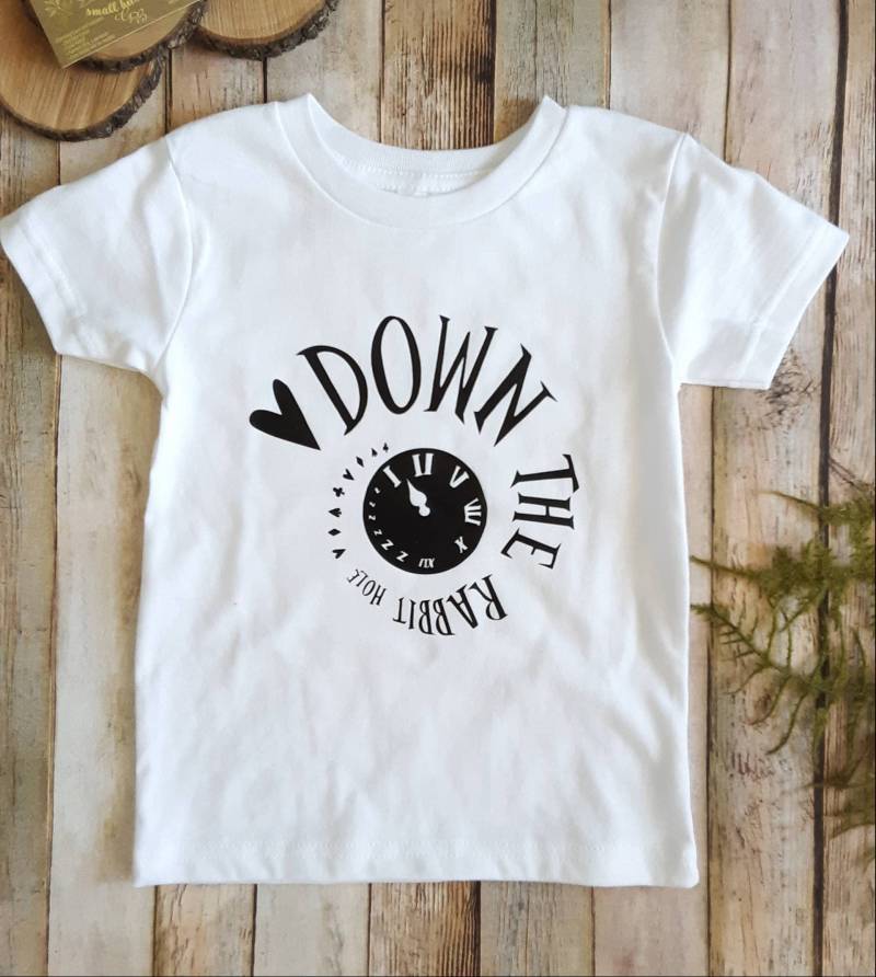 Down The Rabbit Hole, Keine Zeit Zu Sagen Auf Wiedersehen Hello, Alice Im Wunderland, Kinder Shirt, Raglan Baby Body, Baseball T von GreeningBoutique