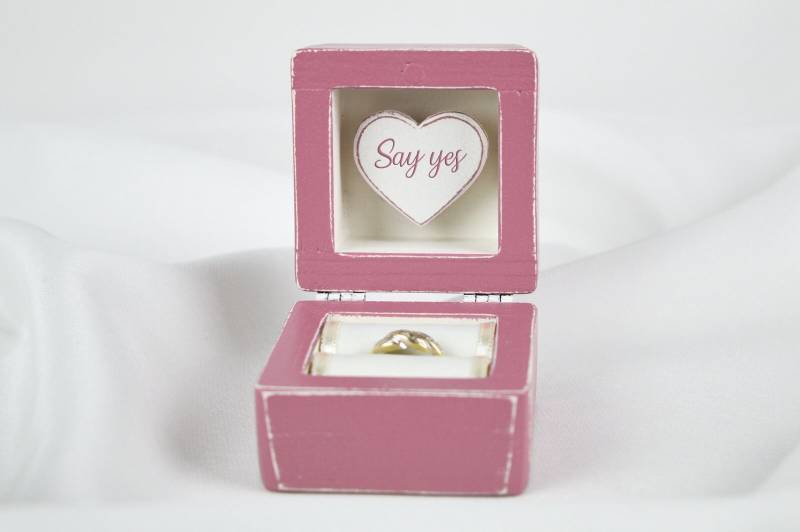 Beerenrosa Verlobungs Ringkästchen, Vorschlag Ringschachtel, Heirate Mich Ring Box, Jubiläumsgeschenk. Personalisierte Ringbox Beerenrosa Verlobungs Ringkästchen, Vorschlag Ringschachtel, Heirate Mich Ring Box, Jubiläumsgeschenk. Personalisierte Ringbox von GregolinoWedding