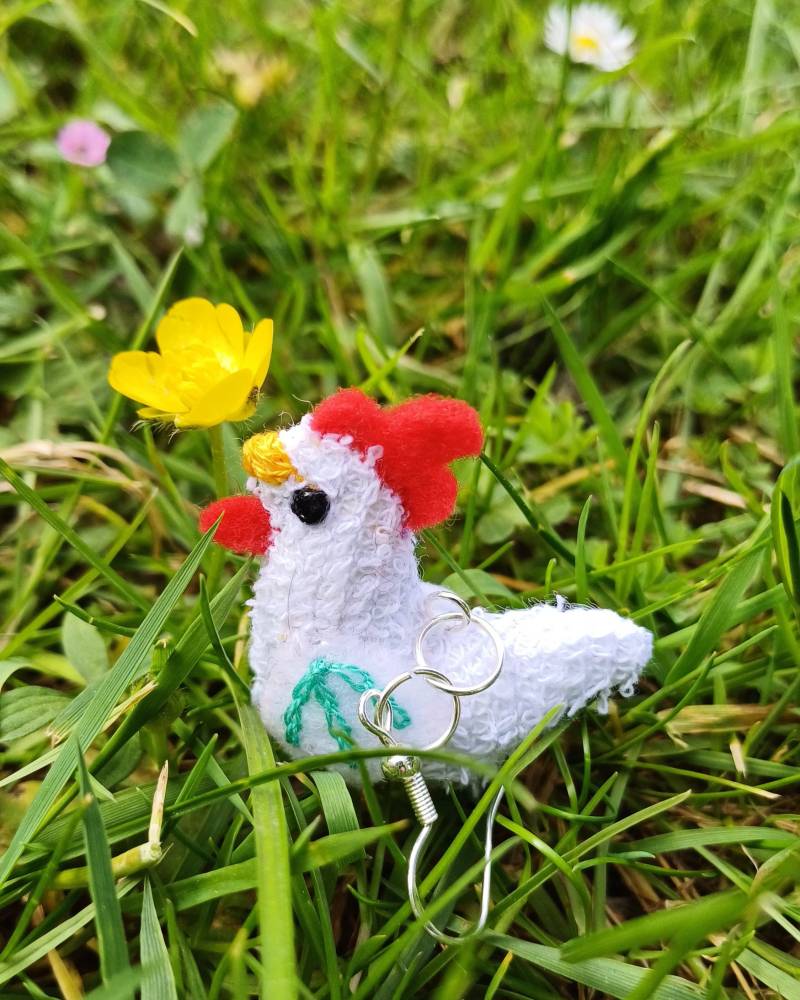 Hühner/Hahn Ohrringe Handgemacht, Miniatur Stofftier Ohrhänger, Handgenäht, Aus Stoff Mit Silber von GrendGallery