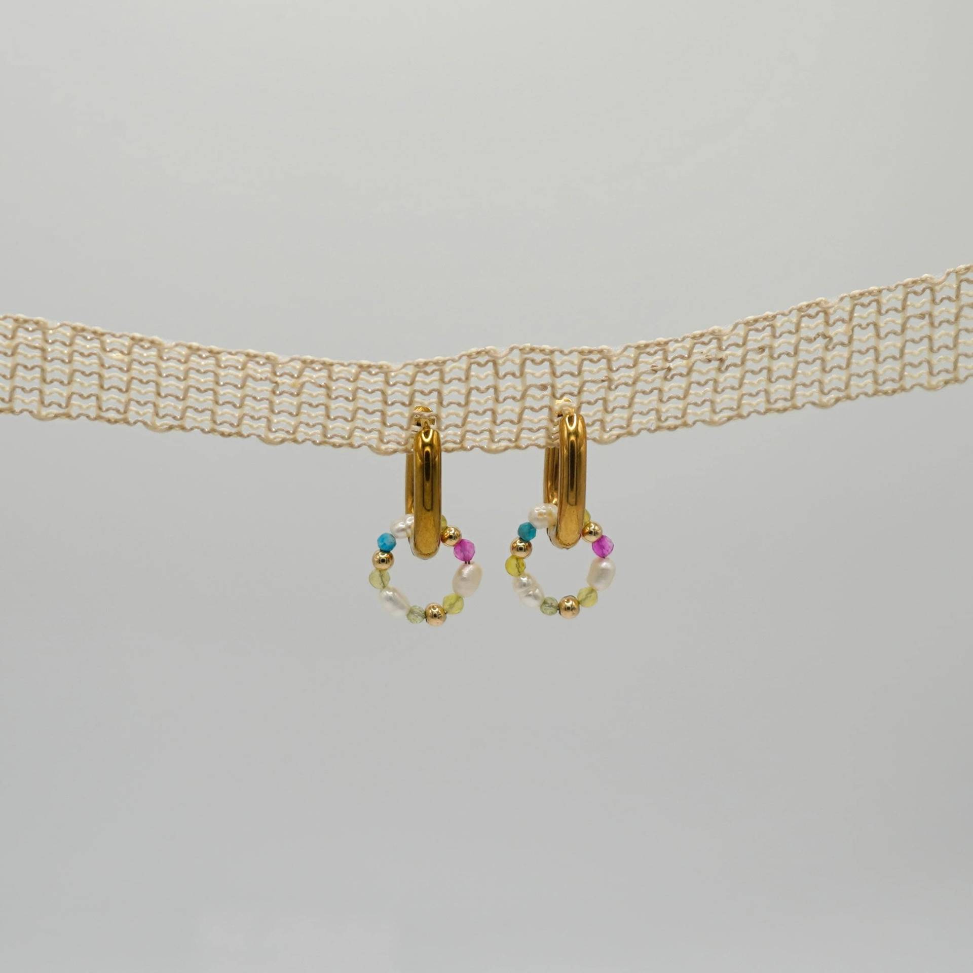 Bunt Edelstein & Perlen Creolen Vergoldeter Edelstahl, Handgemacht von GretaLoto