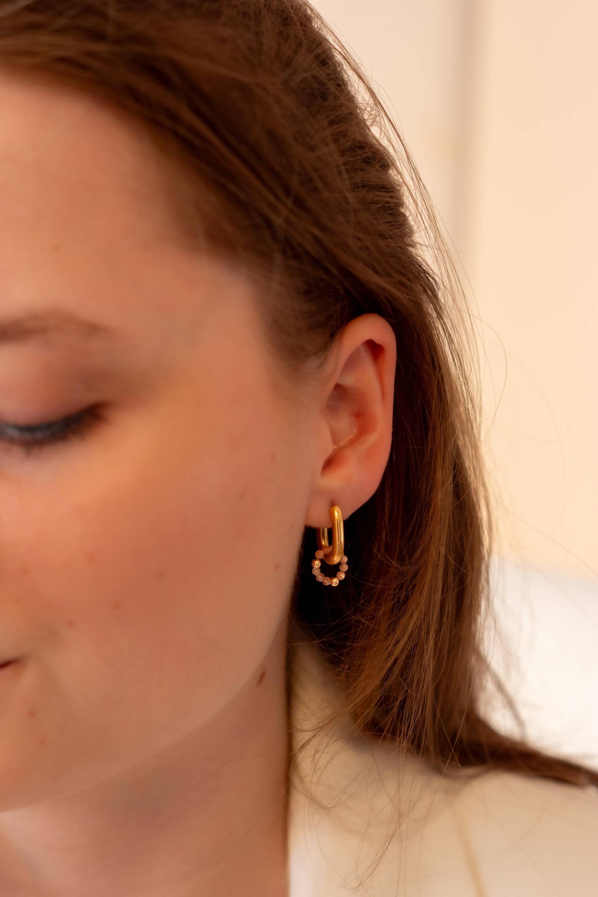 Goldene Sonnenstein Creolen Zierliche, Handgefertigte Creolen in Berlin von GretaLoto