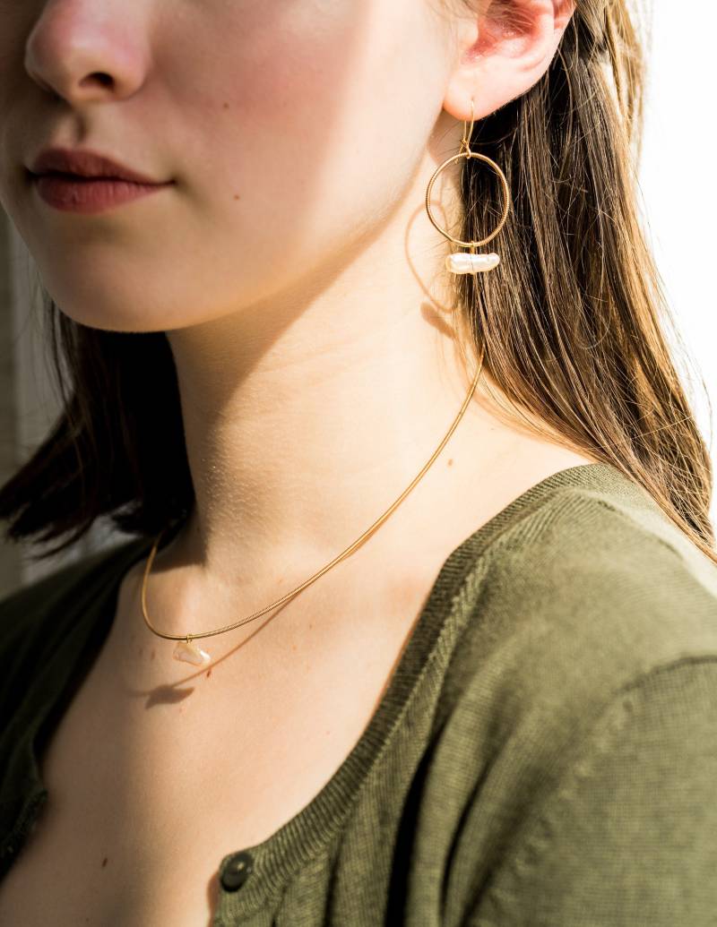 Guitar String Circle & Süsswasserperlen Ohrringe Guitar String Circle & Süsswasserperlen Ohrringe von GretaRuth