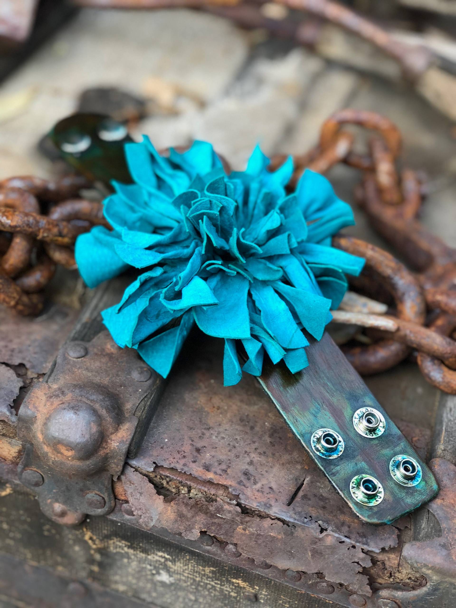Boho Leder Blume Manschette Armband Handgefertigt Boho Leder Blume Manschette Armband Handgefertigt von GretchensAttic