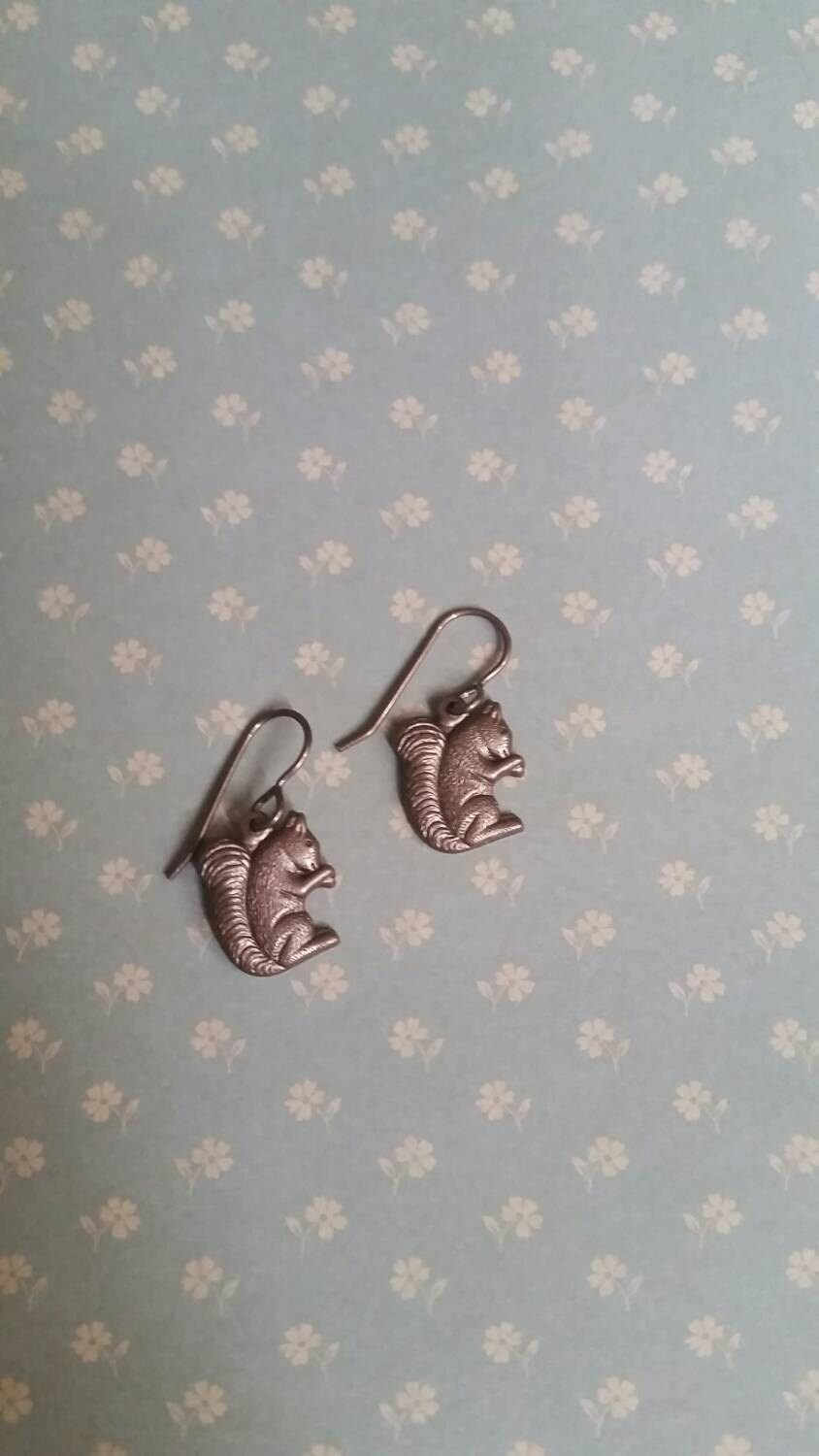 Go Nuts Für Diese Kleinen, Vintage Messing Eichhörnchen Ohrringe. Handgemacht Mit Liebe Go Nuts Für Diese Kleinen, Vintage Messing Eichhörnchen Ohrringe. Handgemacht Mit Liebe von GreyBabyGallery