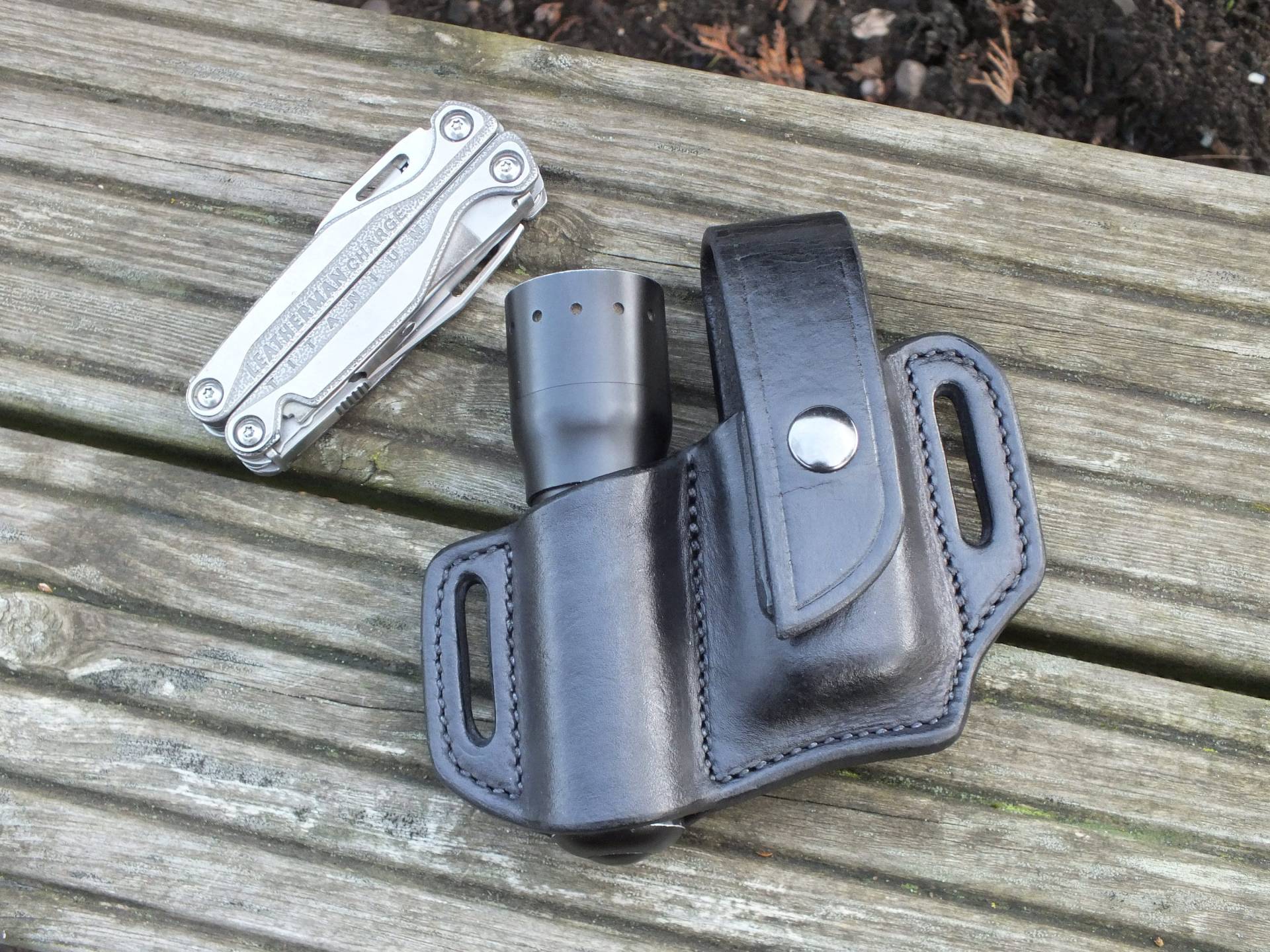 Auf Bestellung. Leder Scheide Passend Für Leatherman Wave Oder Charge Und Led Lenser P7 Taschenlampe, Schwarz Auf Bestellung. Leder Scheide Passend Für Leatherman Wave Oder Charge Und Led Lenser P7 Taschenlampe, Schwarz von GrhLeather