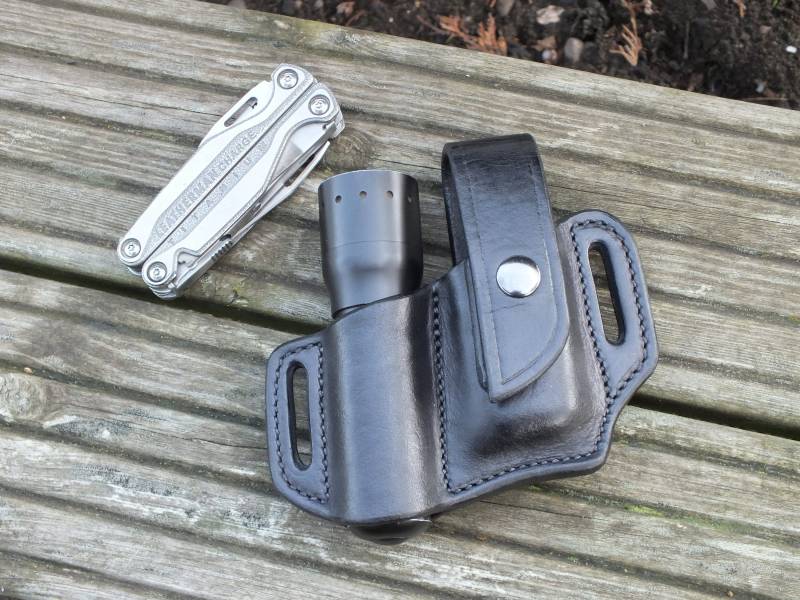 Auf Bestellung. Leder Scheide Passend Für Leatherman Wave Oder Charge Und Led Lenser P7 Taschenlampe, Schwarz Auf Bestellung. Leder Scheide Passend Für Leatherman Wave Oder Charge Und Led Lenser P7 Taschenlampe, Schwarz von GrhLeather