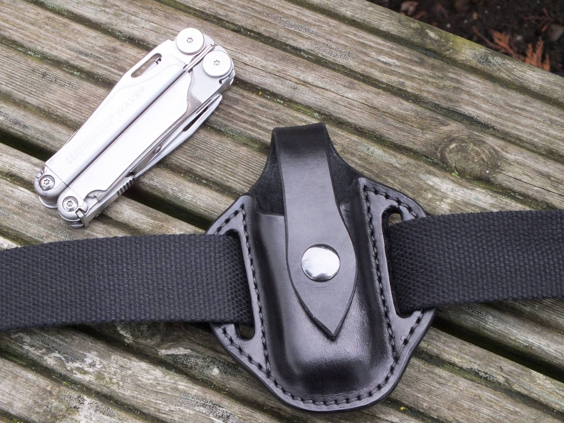 Auf Bestellung. Wave Scheide, Schwarz Auf Bestellung. Wave Scheide, Schwarz von GrhLeather