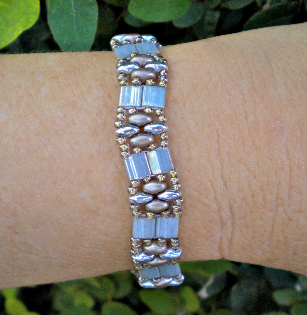 Armband Perlen Silber Grau Gentle Wave Band Armband Perlen Silber Grau Gentle Wave Band von GrievousAngelDesigns