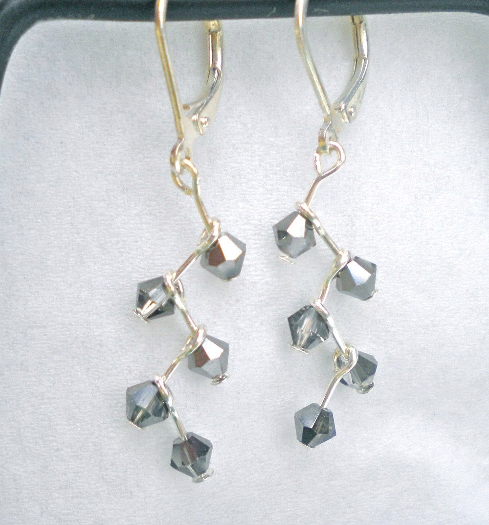 Ohrringe Graue Crystal Zig Zag Dark Lightning Ohrringe Graue Crystal Zig Zag Dark Lightning von GrievousAngelDesigns
