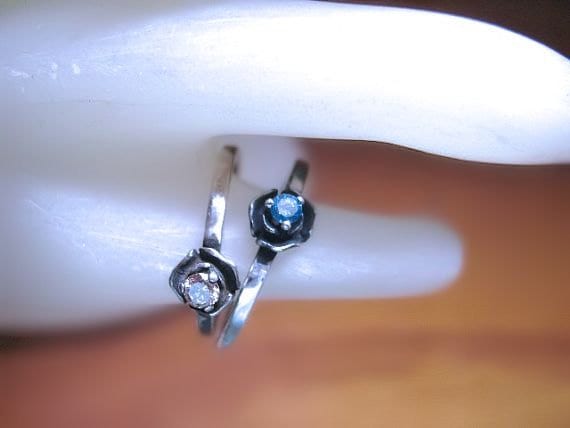 Zierlicher Rosen Ring Echter Diamant Blau/ Champagner Sterling Silber 14K Gelb Weiß Gold Handgemacht Feiner Schmuck Größe 4 4.5 5 5.5 6 6.5 7 7.5 von GriffinsNestJewelry