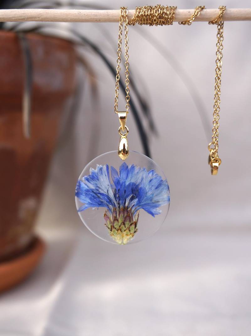 Kette Mit Kornblumen Epoxidharzanhänger Rund Kette Mit Kornblumen Epoxidharzanhänger Rund von GrimmerGoods