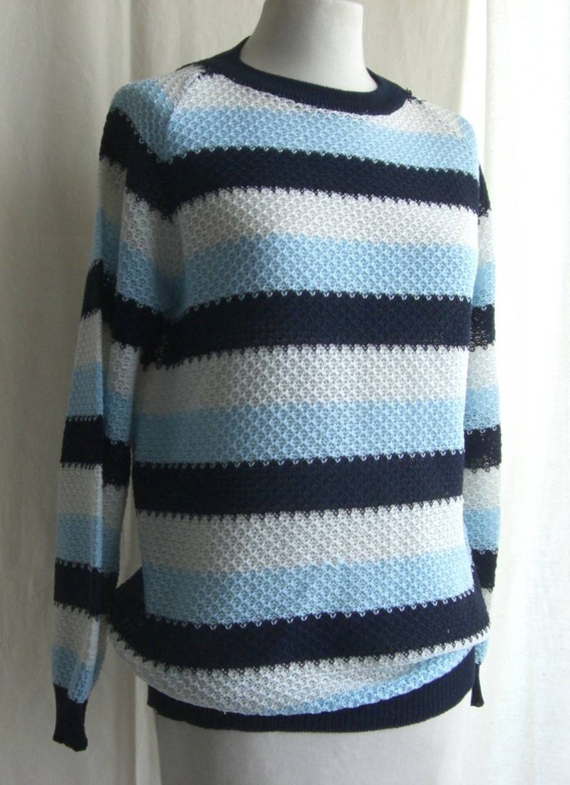 Vintage 70Er Jahre Gestreifter Strick Pullover - Marine, Blau & Weiß Vintage 70Er Jahre Gestreifter Strick Pullover - Marine, Blau & Weiß von GrimoireVintage