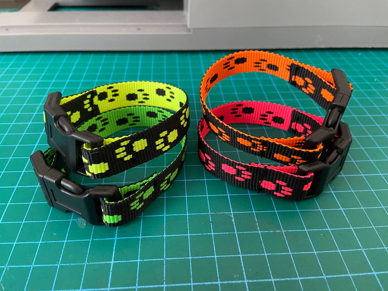 Uv Schwarzlicht Pfoten Armband 15 Mm/Webbed Band Mit Schnalle Accessoire von GrinTwinStudio