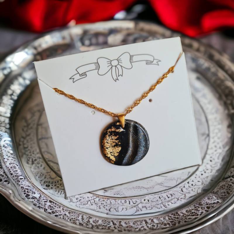 Kette Edelstahl Mit Polymer Anhänger, Kreisrunder Anhänger Geflammt Blattgold, Handgefertigtes Einzelstück Kette Edelstahl Mit Polymer Anhänger, Kreisrunder Anhänger Geflammt Blattgold, Handgefertigtes Einzelstück von GritisSchmuckdesign