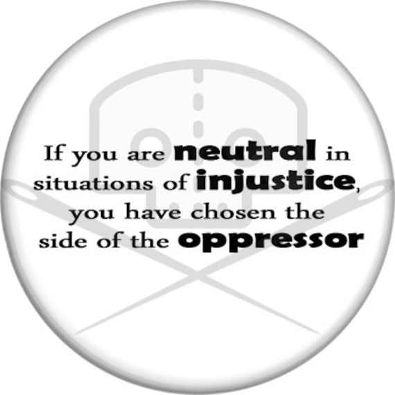 Situationen Der Ungerechtigkeit Button von Gromidez