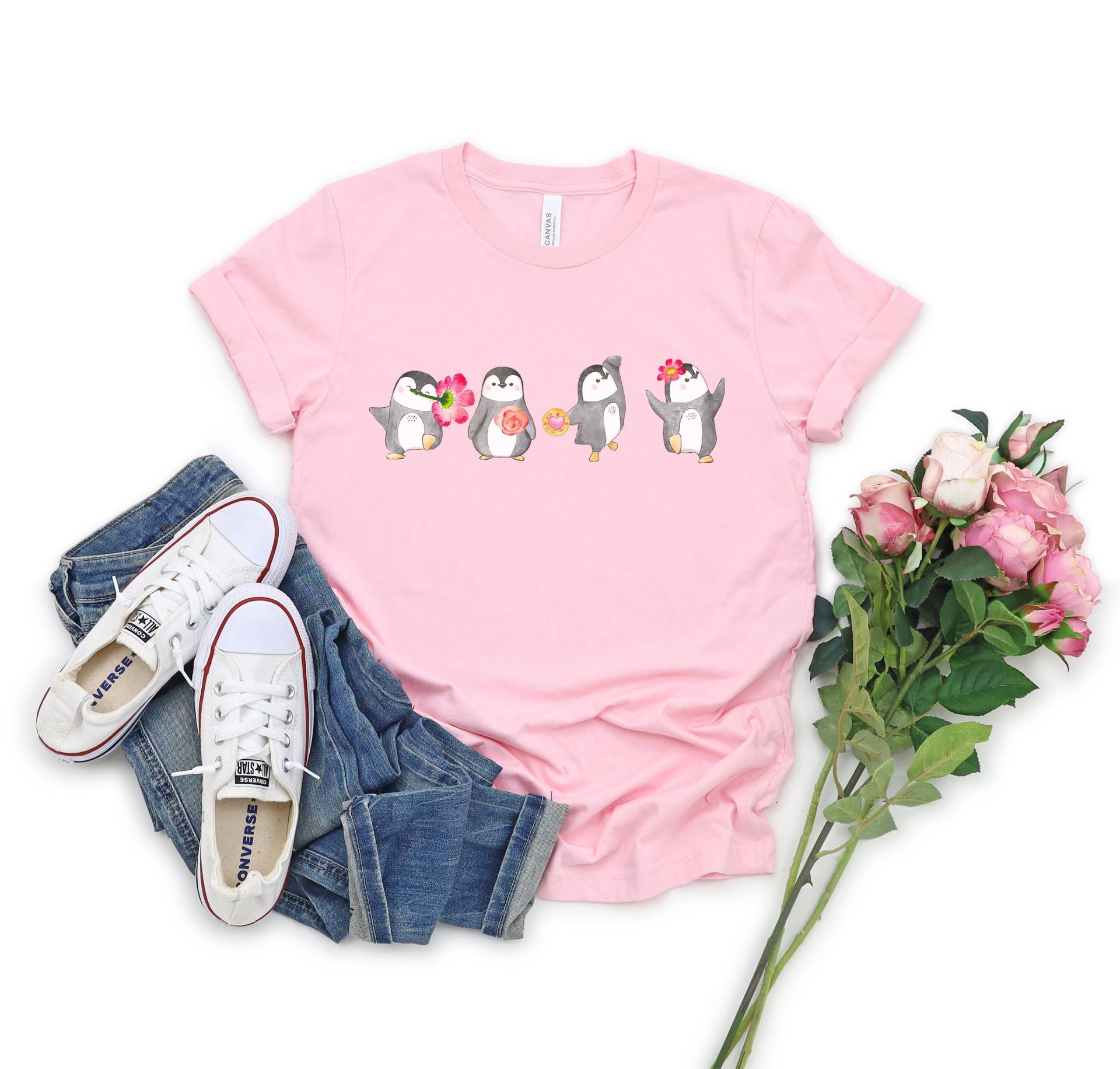 Valentinstag Shirt, Damen Pinguin Süße Tees, Blumen Tier Natur Liebhaber Geschenk Für Sie von GrooveApparelCo