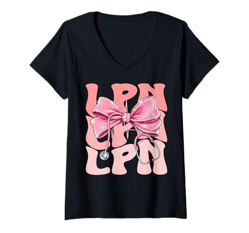 Damen LPN Week Day Stethoskop für Damen, niedliches Kokettenschleifen-Stethoskop, Rosa T-Shirt mit V-Ausschnitt Damen LPN Week Day Stethoskop für Damen, niedliches Kokettenschleifen-Stethoskop, Rosa T-Shirt mit V-Ausschnitt von Groovy Coquette LPN for Cute and Funny Nurses