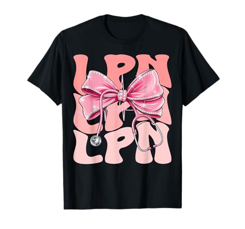 LPN Week Day Stethoskop für Damen, niedliches Kokettenschleifen-Stethoskop, Rosa T-Shirt LPN Week Day Stethoskop für Damen, niedliches Kokettenschleifen-Stethoskop, Rosa T-Shirt von Groovy Coquette LPN for Cute and Funny Nurses