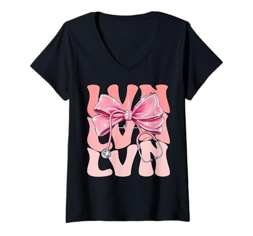 Damen LVN Week Day Stethoskop für Damen, niedliches Kokettenschleifen-Stethoskop, Rosa T-Shirt mit V-Ausschnitt von Groovy Coquette LVN for Cute and Funny Nurses