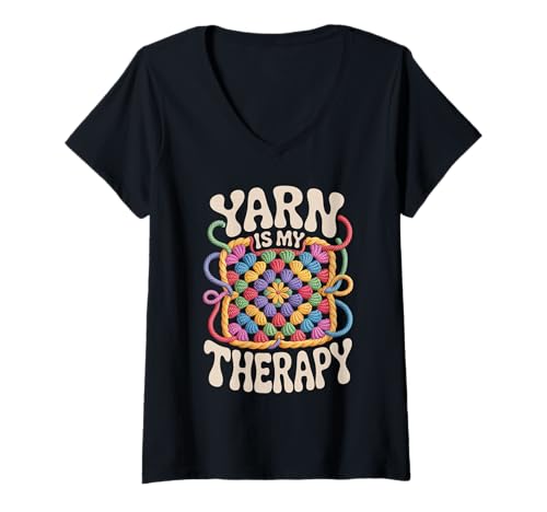 Damen Yarn is My Therapy Lustiges Häkelmuster für Granny Square im Retro-Stil T-Shirt mit V-Ausschnitt Damen Yarn is My Therapy Lustiges Häkelmuster für Granny Square im Retro-Stil T-Shirt mit V-Ausschnitt von Groovy Crafter Co