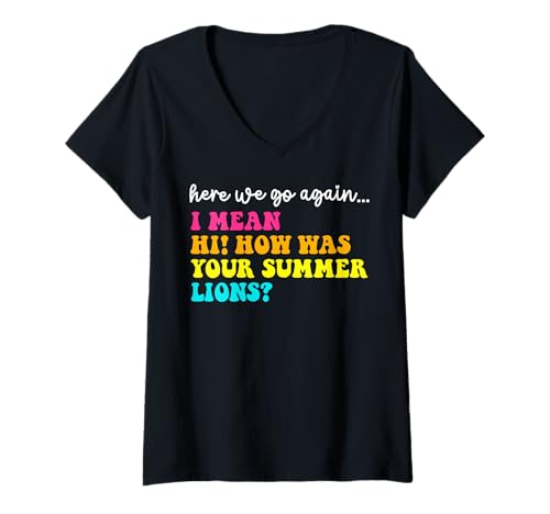 Damen Hier gehen wir wieder Hallo, wie war dein Sommerlöwenlehrer T-Shirt mit V-Ausschnitt Damen Hier gehen wir wieder Hallo, wie war dein Sommerlöwenlehrer T-Shirt mit V-Ausschnitt von Groovy erster Schultag Löwen coole